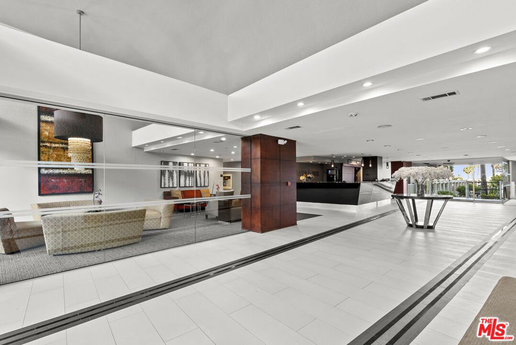 7250 Franklin Avenue 616