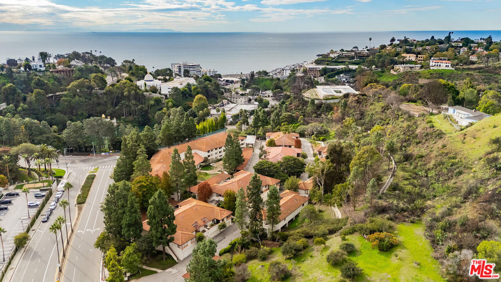 501 Palisades Drive 110