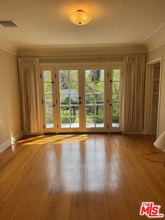 Los Angeles, California 90036, United States, 2 Bedrooms Bedrooms, ,1 BathroomBathrooms,Residential,Active,203259