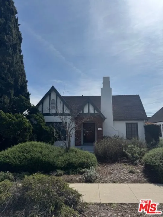 Los Angeles, California 90036, United States, 2 Bedrooms Bedrooms, ,1 BathroomBathrooms,Residential,Active,203259