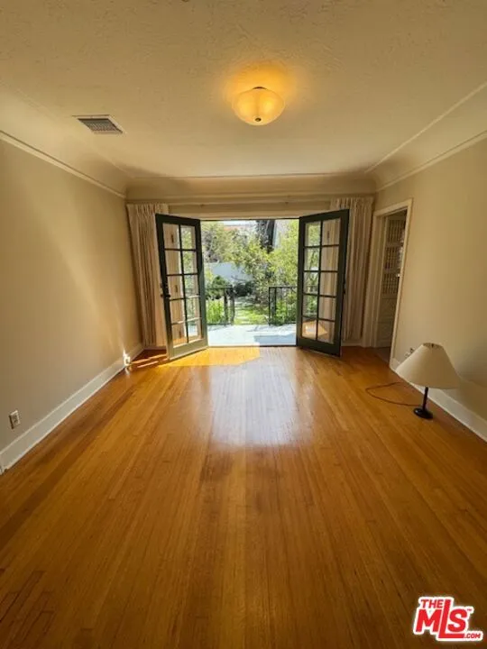Los Angeles, California 90036, United States, 2 Bedrooms Bedrooms, ,1 BathroomBathrooms,Residential,Active,203259