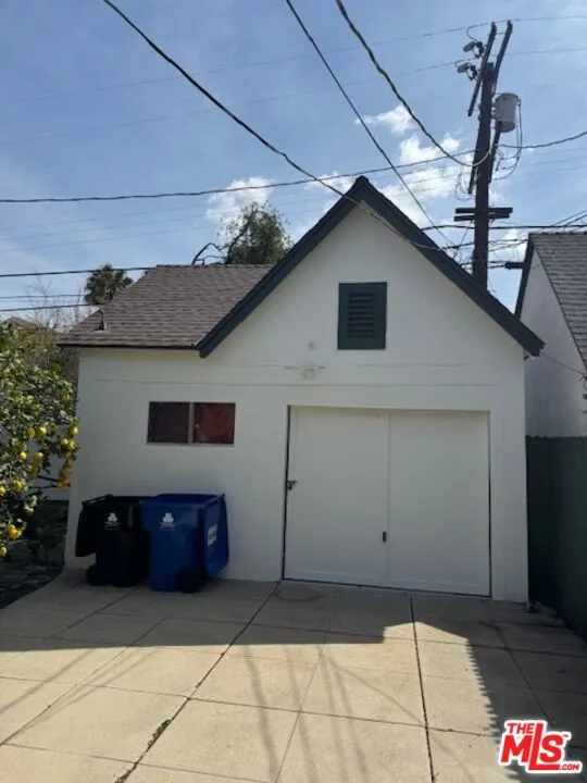 Los Angeles, California 90036, United States, 2 Bedrooms Bedrooms, ,1 BathroomBathrooms,Residential,Active,203259