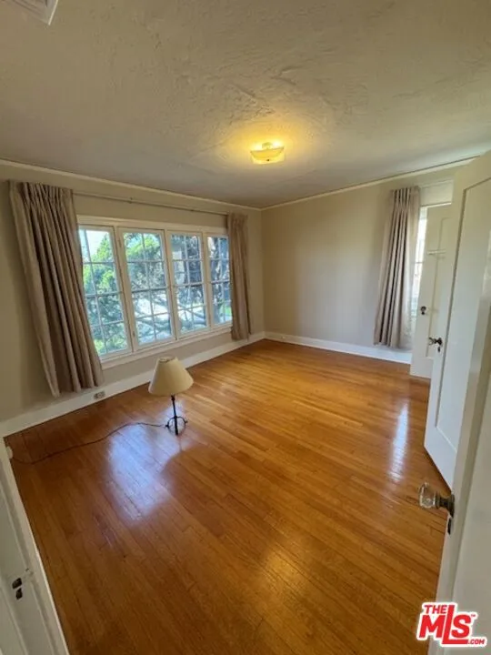 Los Angeles, California 90036, United States, 2 Bedrooms Bedrooms, ,1 BathroomBathrooms,Residential,Active,203259