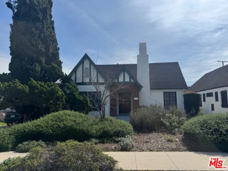 Los Angeles, California 90036, United States, 2 Bedrooms Bedrooms, ,1 BathroomBathrooms,Residential,Active,203259