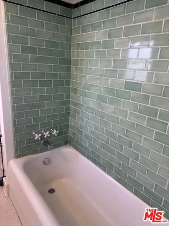 Los Angeles, California 90036, United States, 2 Bedrooms Bedrooms, ,1 BathroomBathrooms,Residential,Active,203259