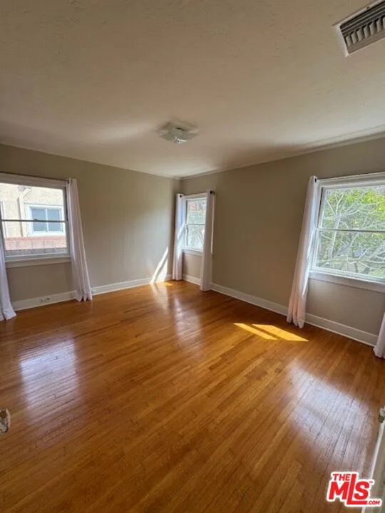 Los Angeles, California 90036, United States, 2 Bedrooms Bedrooms, ,1 BathroomBathrooms,Residential,Active,203259