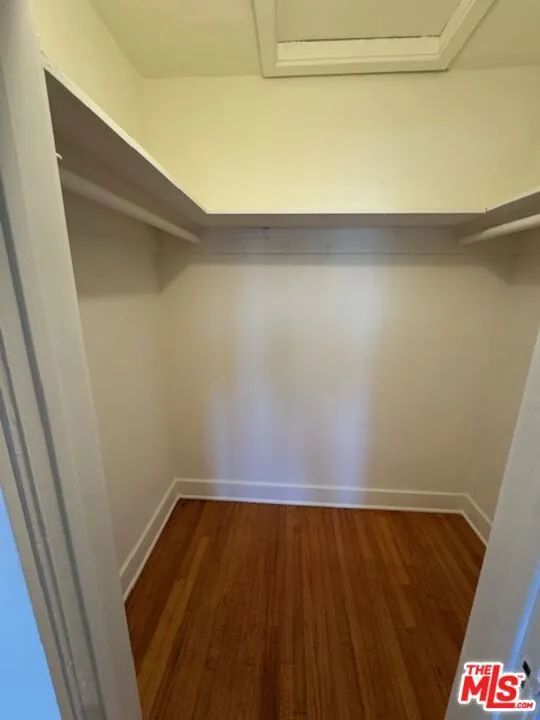 Los Angeles, California 90036, United States, 2 Bedrooms Bedrooms, ,1 BathroomBathrooms,Residential,Active,203259