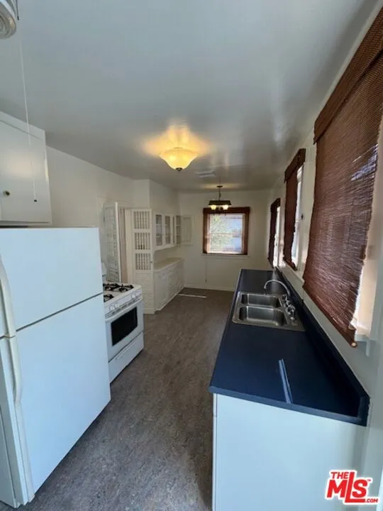 Los Angeles, California 90036, United States, 2 Bedrooms Bedrooms, ,1 BathroomBathrooms,Residential,Active,203259