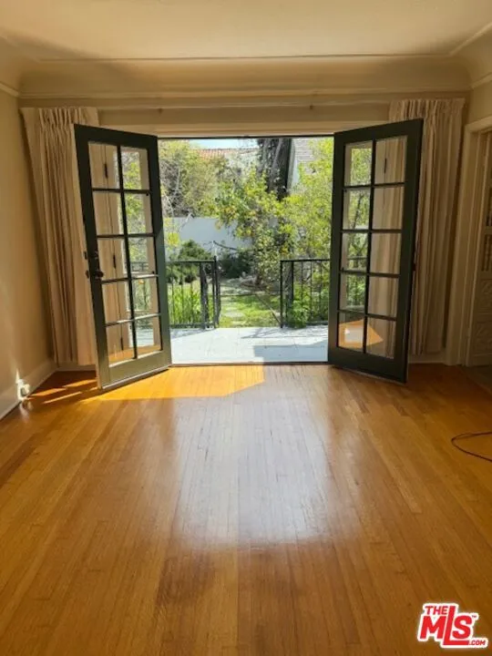 Los Angeles, California 90036, United States, 2 Bedrooms Bedrooms, ,1 BathroomBathrooms,Residential,Active,203259