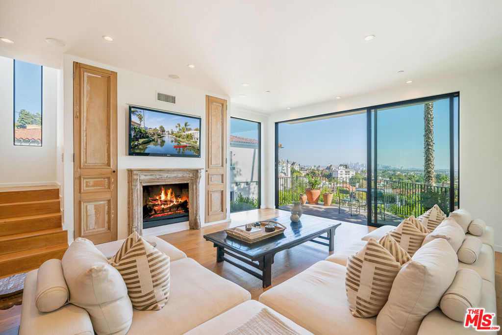 8241 Lincoln Terrace