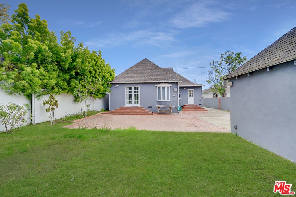 149 S Kenter Avenue