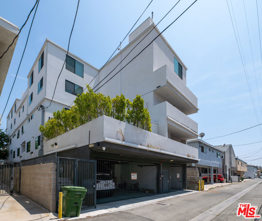 Properties 3 3667 Mentone Avenue