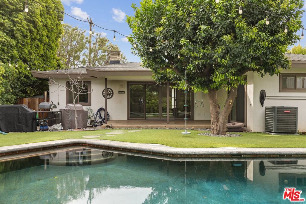 15735 Bassett Street