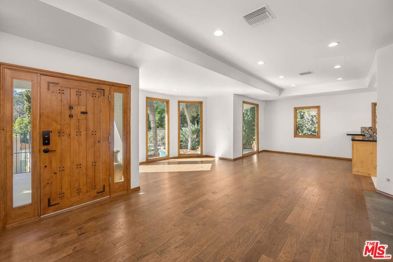 3058 Hollycrest Place