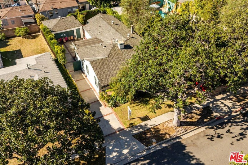 4143 Center Street