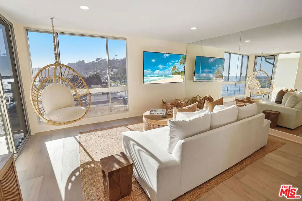 22548 Pacific Coast Highway 408