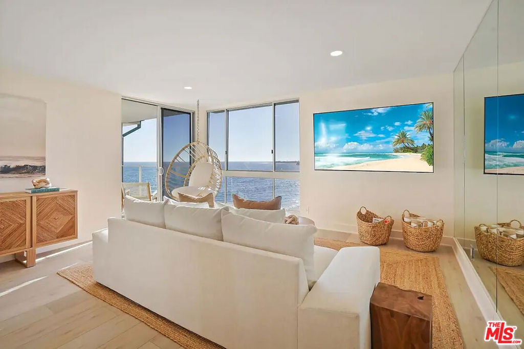 22548 Pacific Coast Highway 408