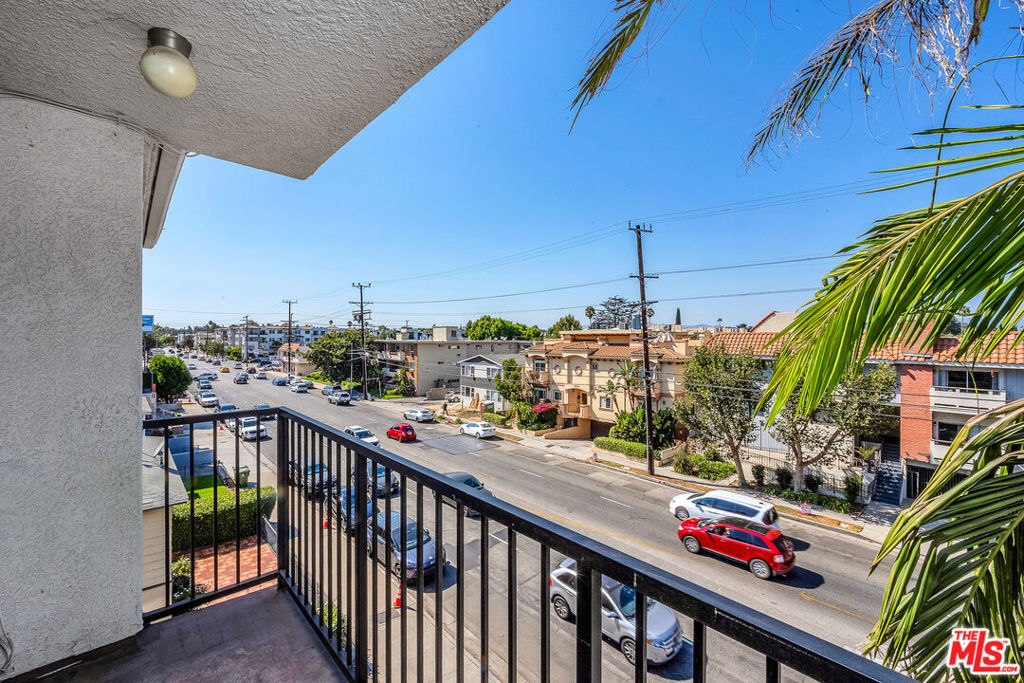 14804 Magnolia Boulevard 12
