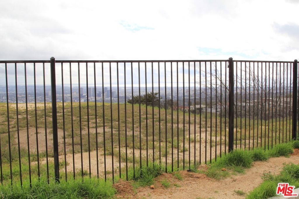 2381 Sunset Plaza Drive