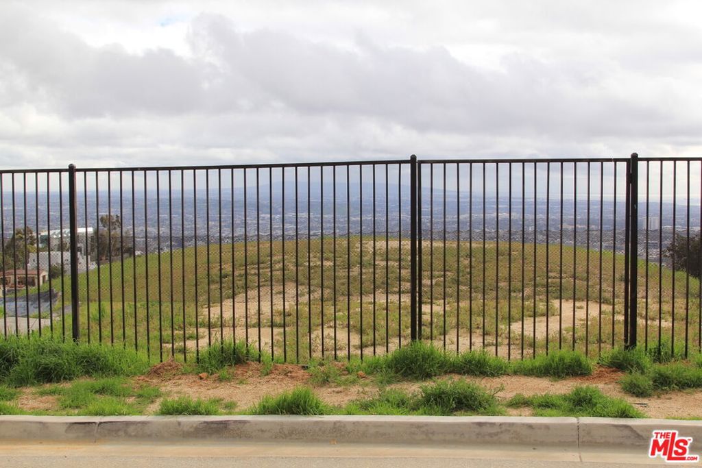 2381 Sunset Plaza Drive