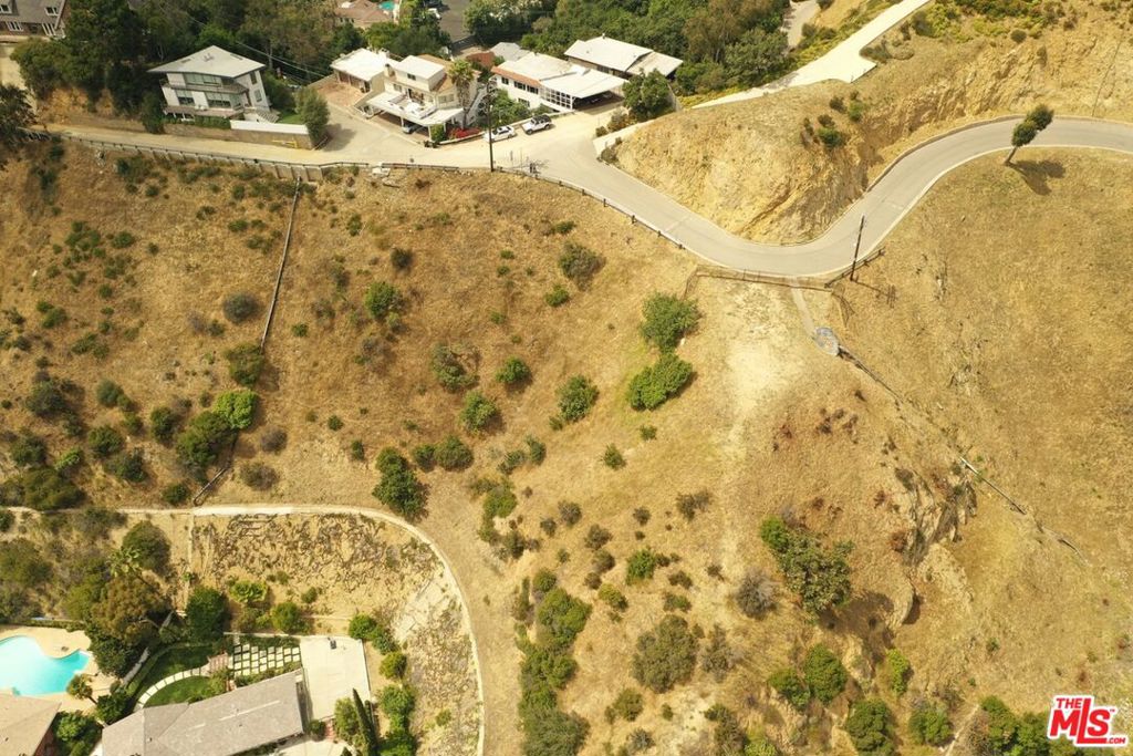 2381 Sunset Plaza Drive