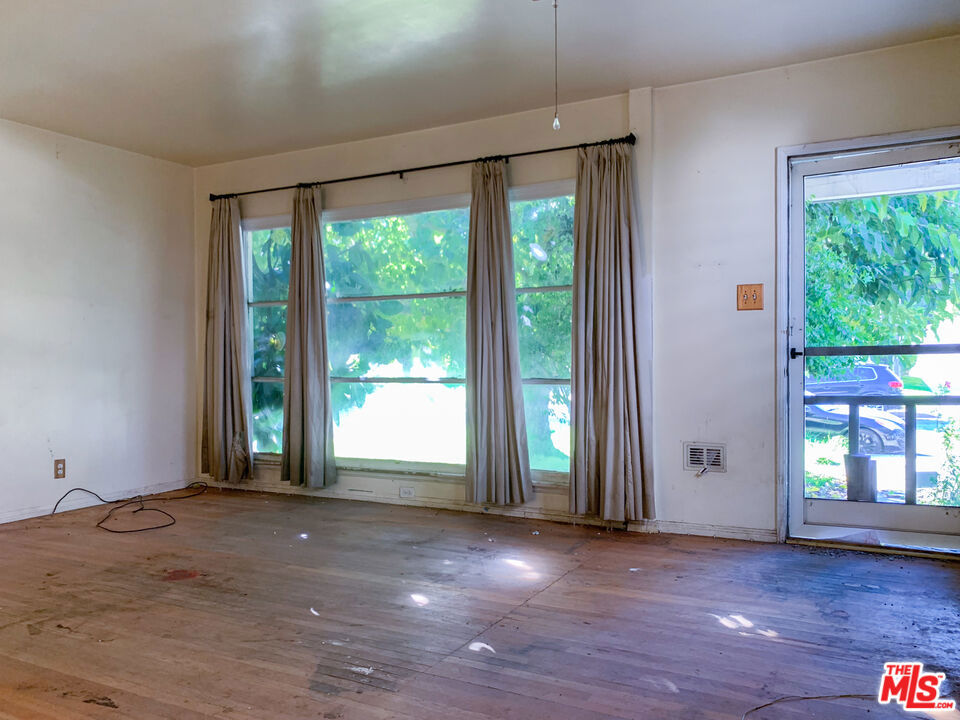 320 S Glenwood Place