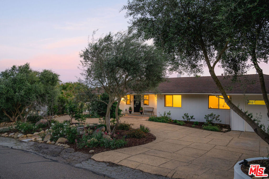 2609 Montrose Place