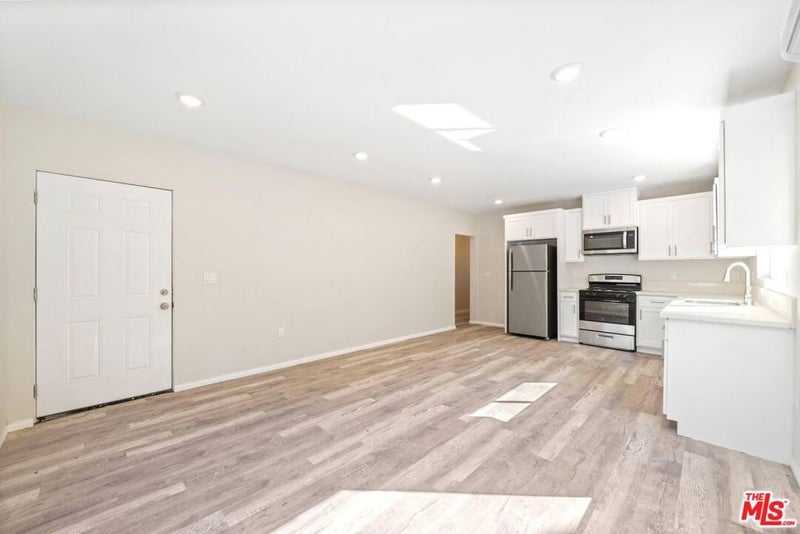 324 W 51st Street