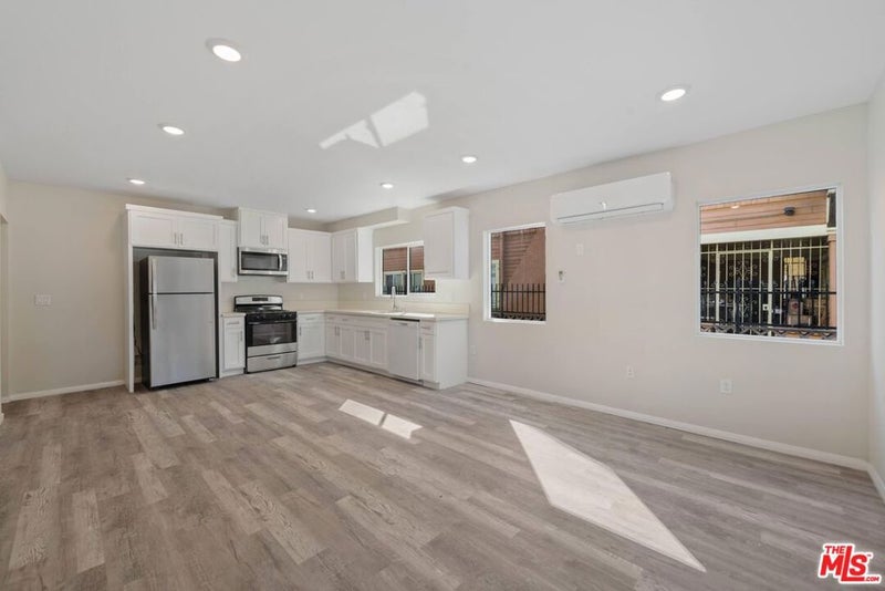 324 W 51st Street