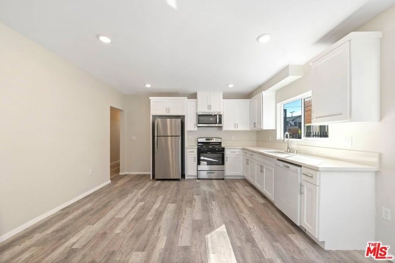 324 W 51st Street