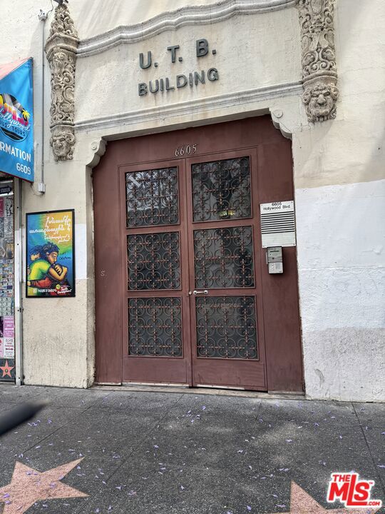 6601 W Hollywood Boulevard