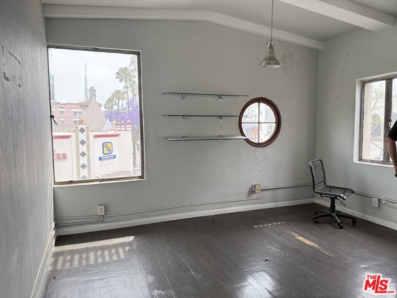 6601 W Hollywood Boulevard