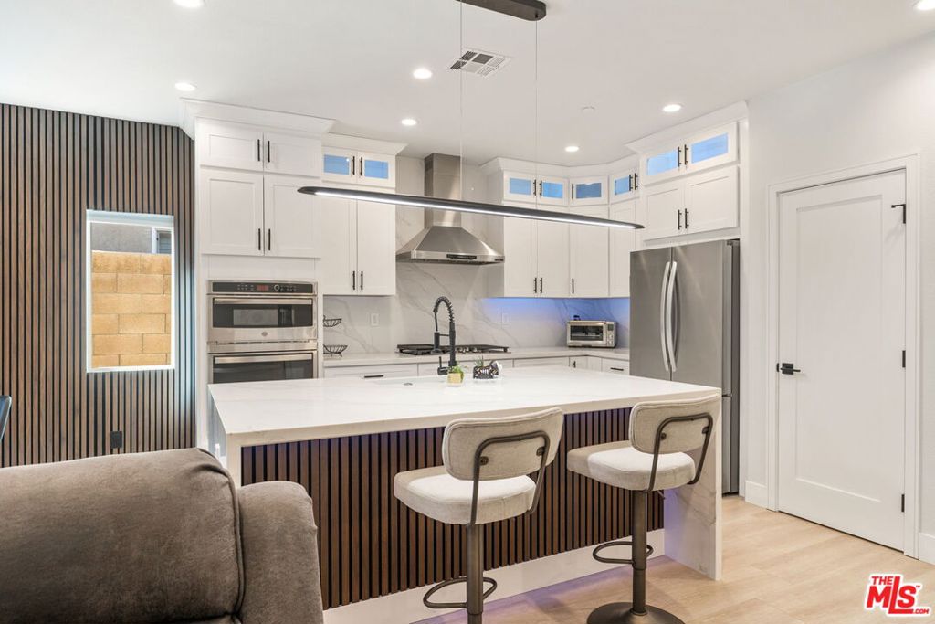 1079 Alta Cresta