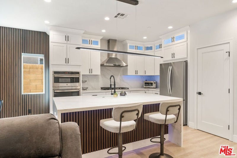 1079 Alta Cresta