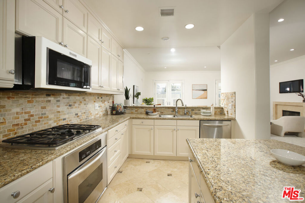 Properties 1 143 N Arnaz Drive 204