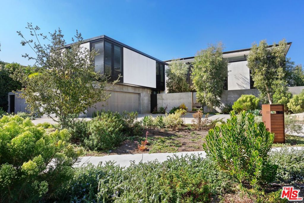 Properties 2 1115 Georgina Avenue