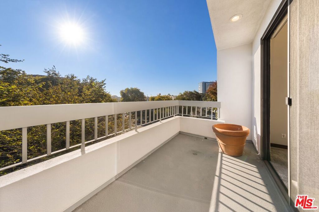 1220 Roxbury Drive 302