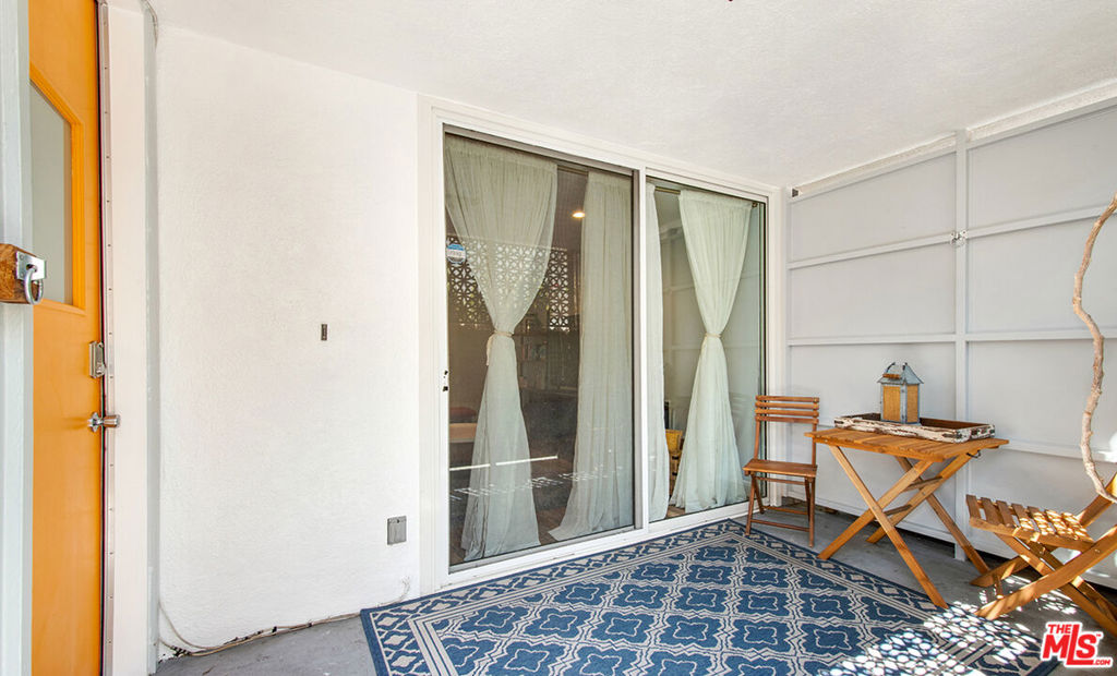 141 W Hillcrest Boulevard 2