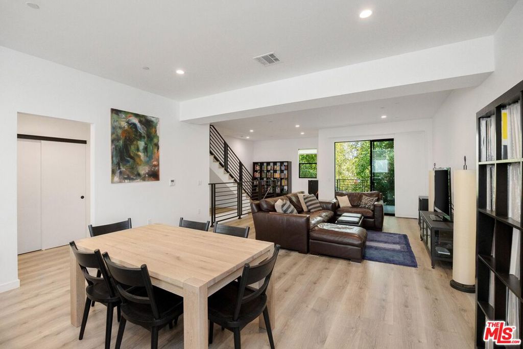 4724 N Village Court Lane