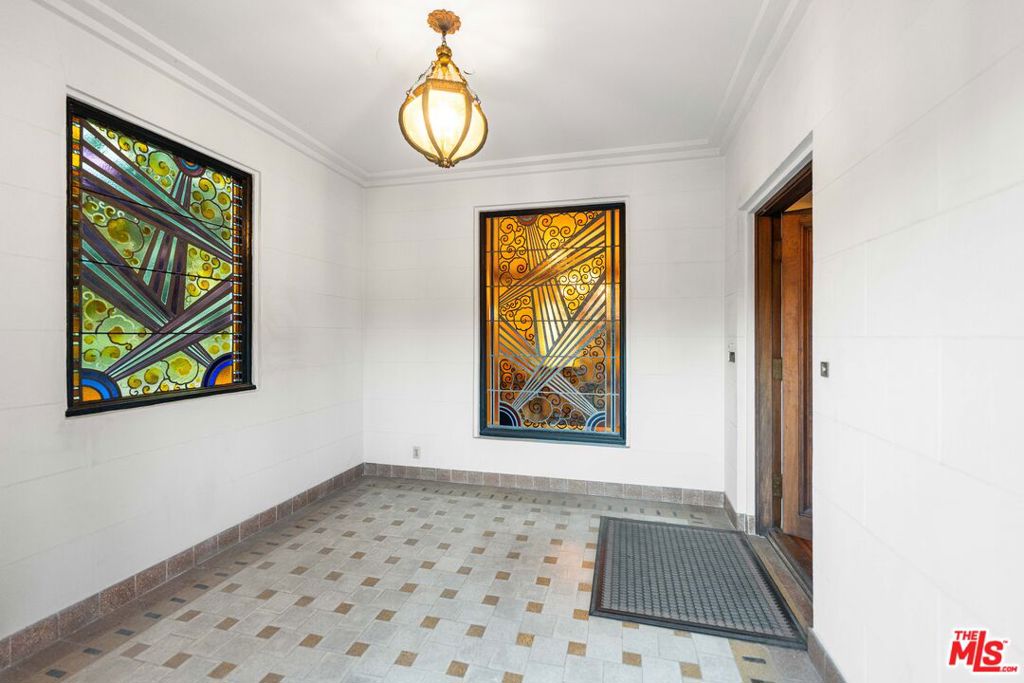 Properties 4 191 S Hudson Avenue