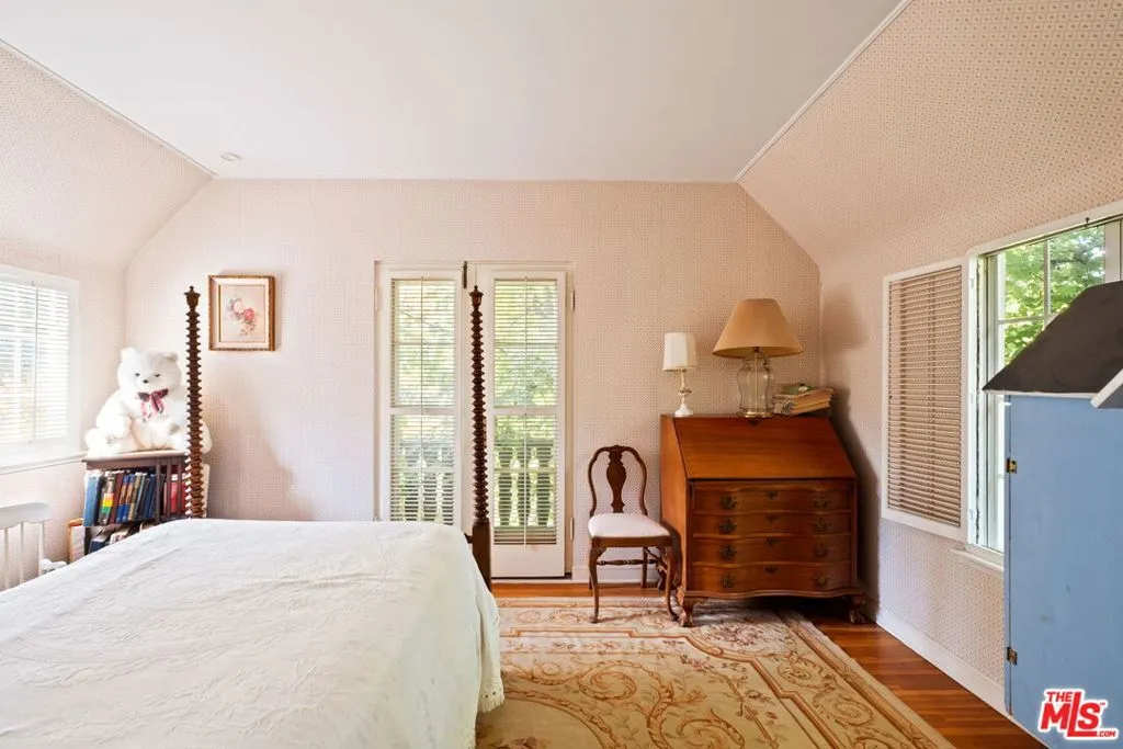 Los Angeles, California 90049, United States, 5 Bedrooms Bedrooms, ,5 BathroomsBathrooms,Residential,Active,247946