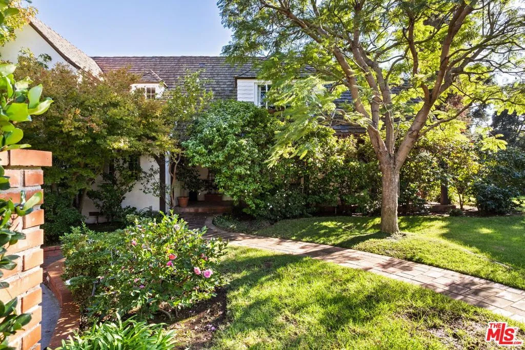 Los Angeles, California 90049, United States, 5 Bedrooms Bedrooms, ,5 BathroomsBathrooms,Residential,Active,247946