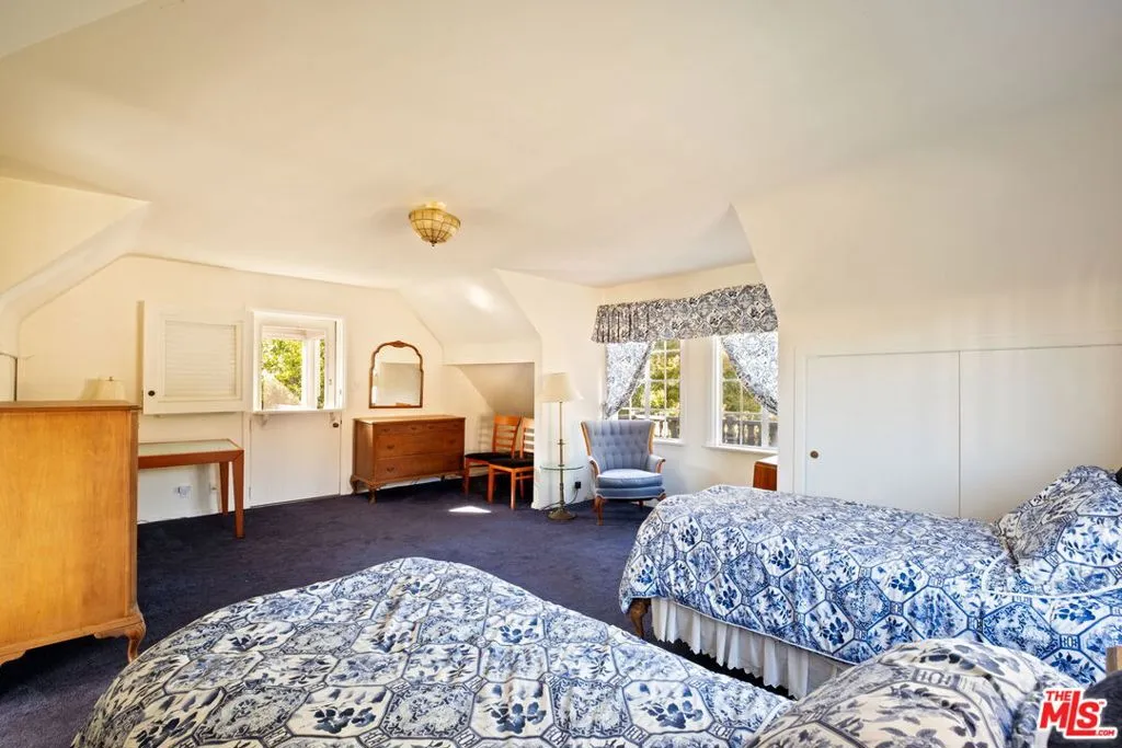 Los Angeles, California 90049, United States, 5 Bedrooms Bedrooms, ,5 BathroomsBathrooms,Residential,Active,247946