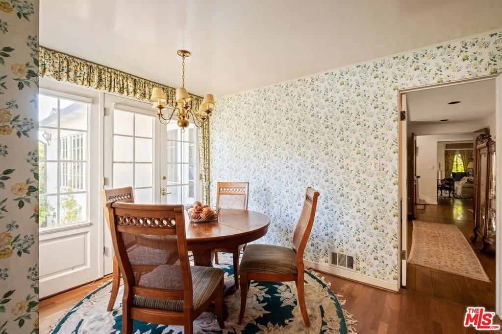 Los Angeles, California 90049, United States, 5 Bedrooms Bedrooms, ,5 BathroomsBathrooms,Residential,Active,247946