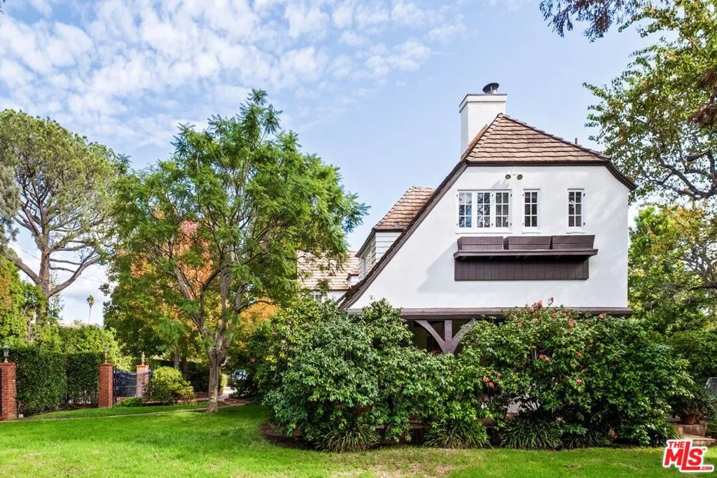 Los Angeles, California 90049, United States, 5 Bedrooms Bedrooms, ,5 BathroomsBathrooms,Residential,Active,247946