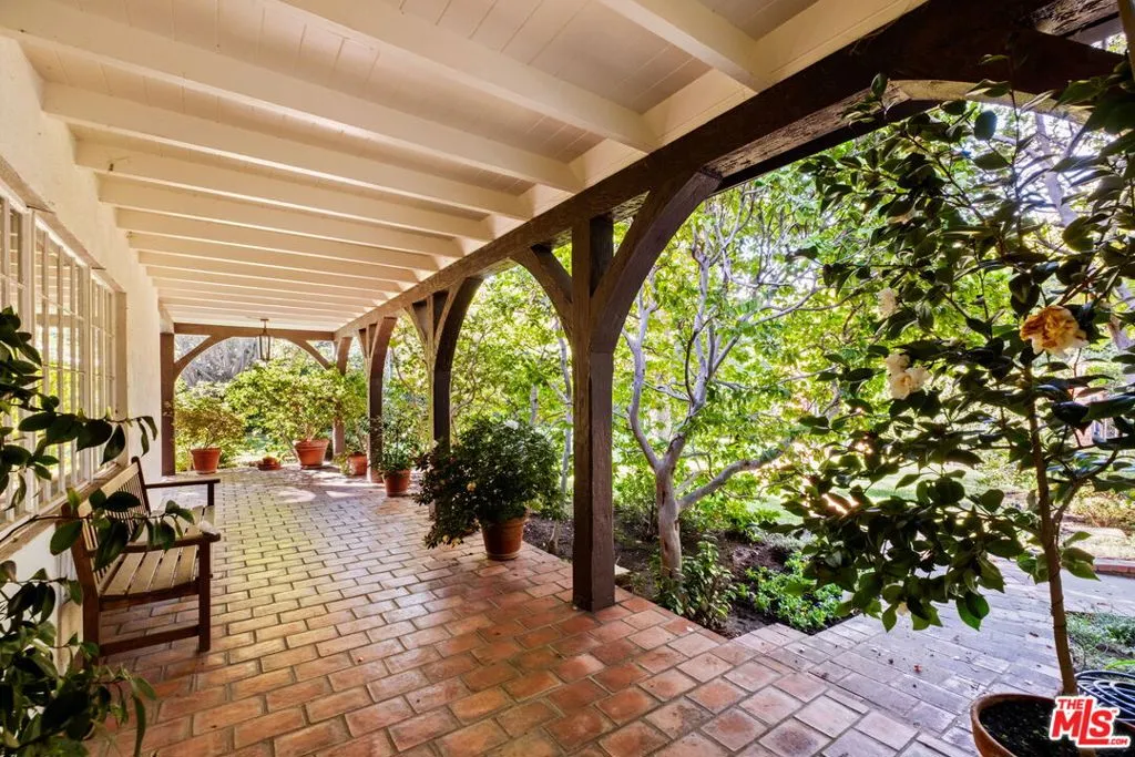 Los Angeles, California 90049, United States, 5 Bedrooms Bedrooms, ,5 BathroomsBathrooms,Residential,Active,247946