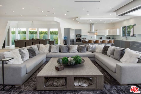 Photo of 429 N Sweetzer Avenue, Los Angeles, CA 90048 (MLS # 26103587)