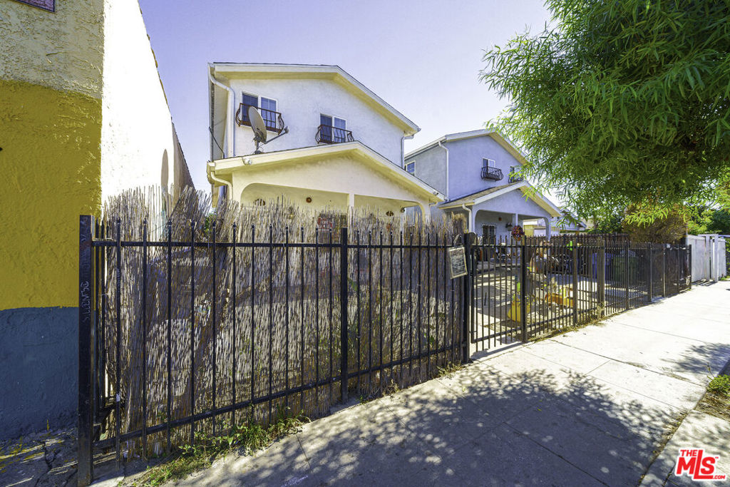 10952 Wilmington Avenue