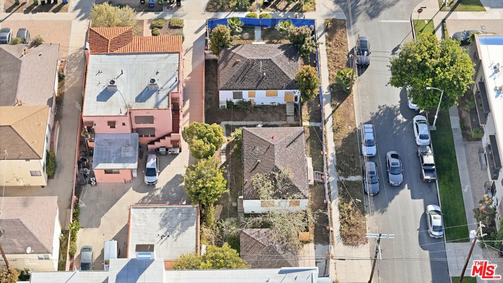 1833 Overland Avenue