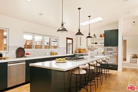 3019 Surry Street Los Angeles CA 90027